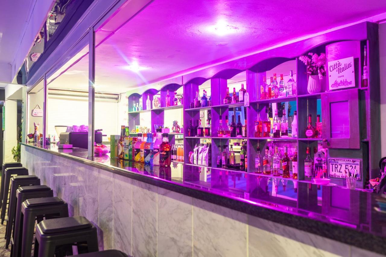 Tropicana Inn Нидри Экстерьер фото